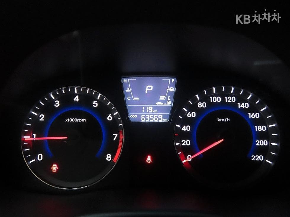 Hyundai Accent(신형)1.4 VVT Premier - 8