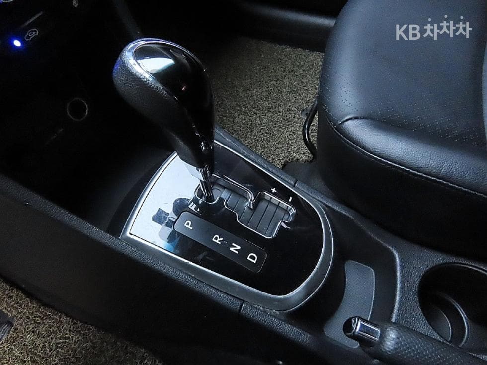 Hyundai Accent(신형)1.4 VVT Premier - 9