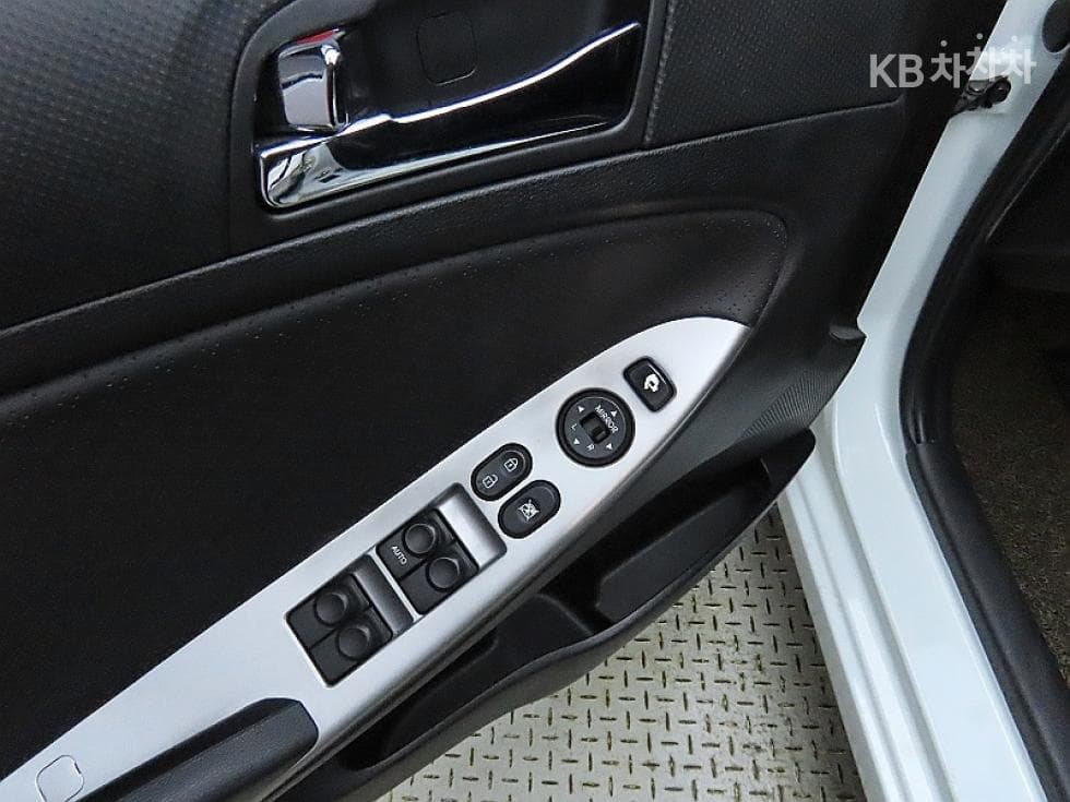 Hyundai Accent(신형)1.4 VVT Premier - 13