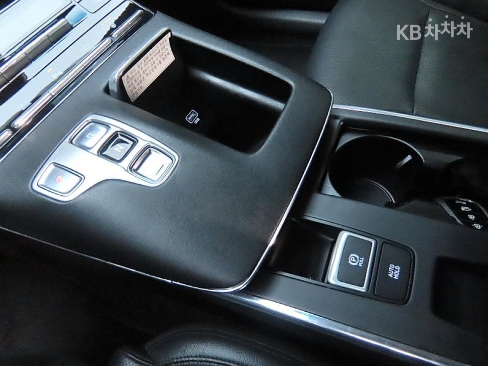 Hyundai The New (facelift) Grandeur (Azera)LPi 3.0 Rental car Modern - 9