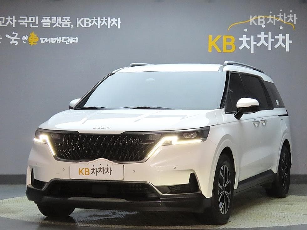 Kia Carnival 4th generation D2.2 9-seater Noblesse - Image 1