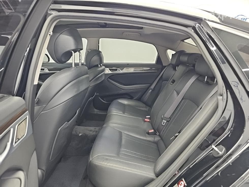 Genesis G803.3 GDI AWD Premium Luxury - 12
