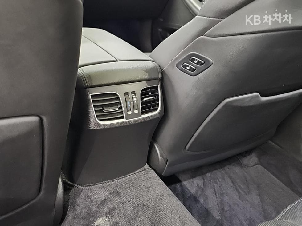 Genesis G803.3 GDI AWD Premium Luxury - 13