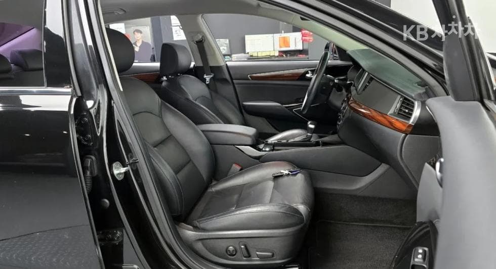 Kia All New K72.4 GDI Prestige - 10