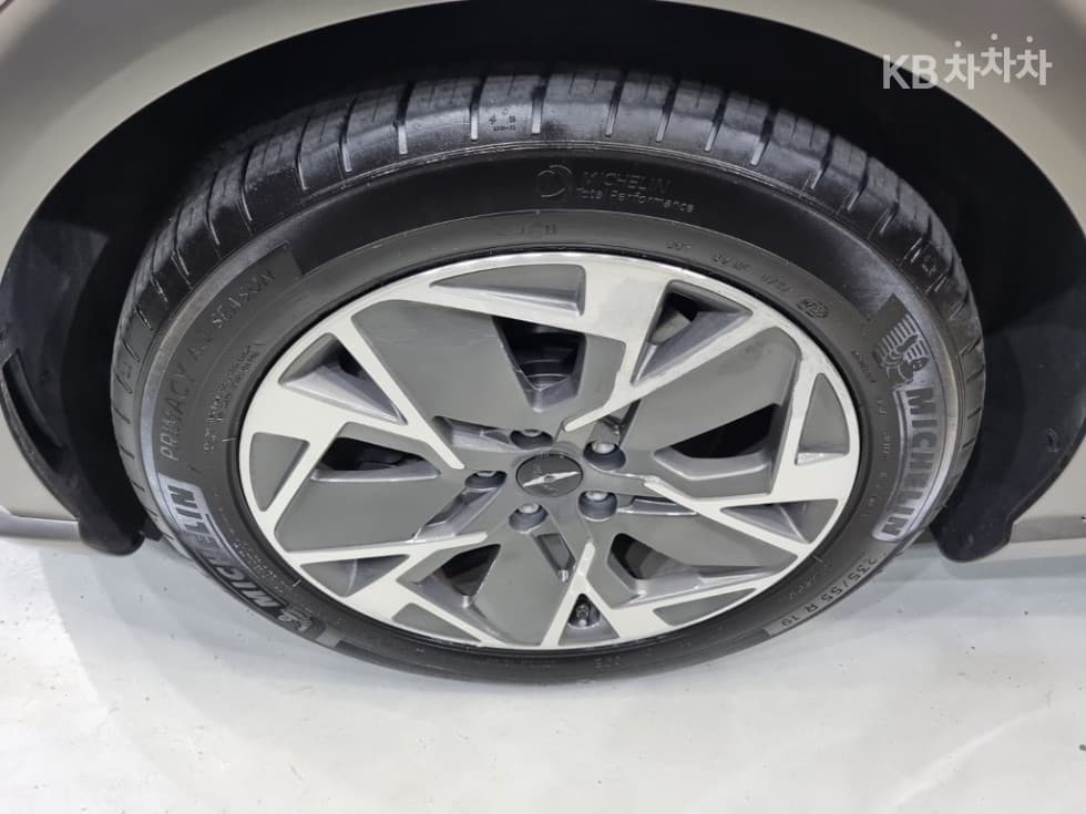 Дженезис GV60Стандартен 2WD Стандартен - 31
