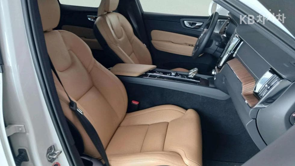 Volvo XC60 Второ поколениеB6 Inscription - 9