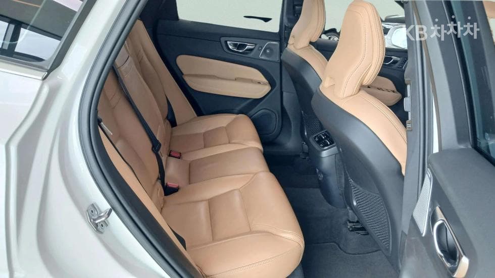 Volvo XC60 Второ поколениеB6 Inscription - 14