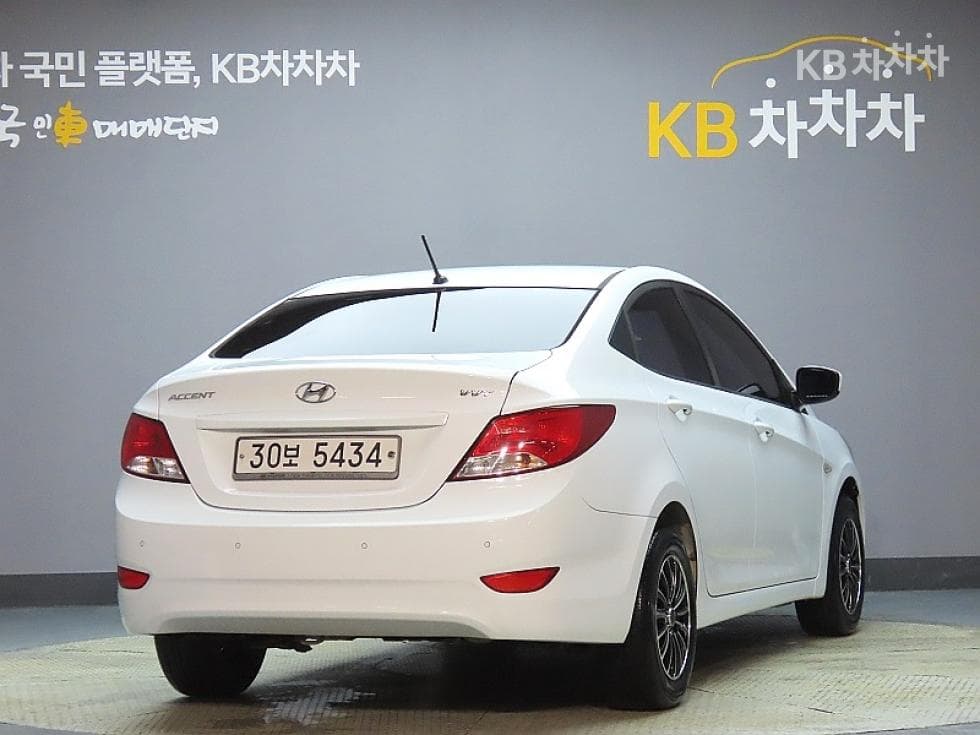 Хюндай Акцент(신형)1.4 VVT Смарт - 2