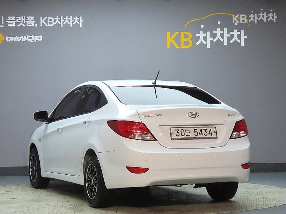 Хюндай Акцент(신형)1.4 VVT Смарт - 4