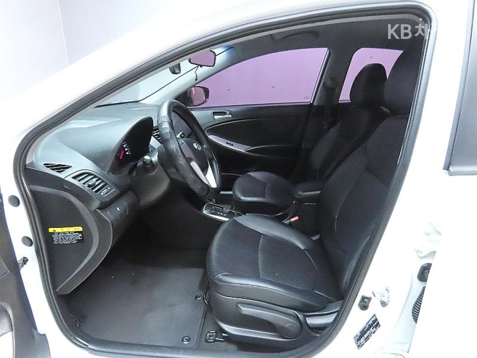 Хюндай Акцент(신형)1.4 VVT Смарт - 10