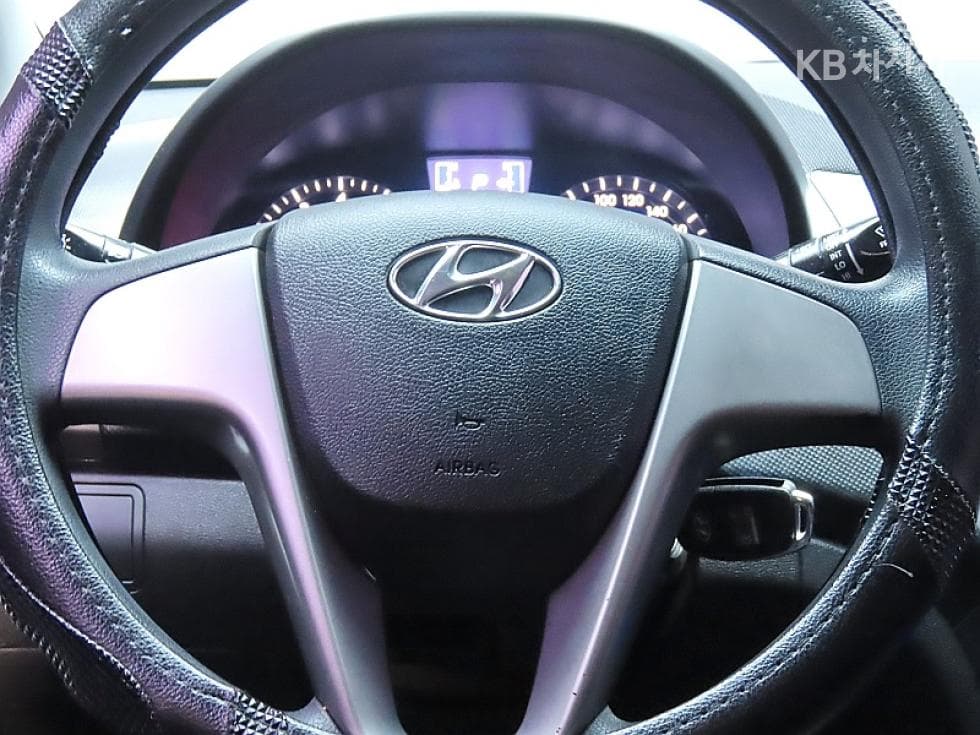 Хюндай Акцент(신형)1.4 VVT Смарт - 17