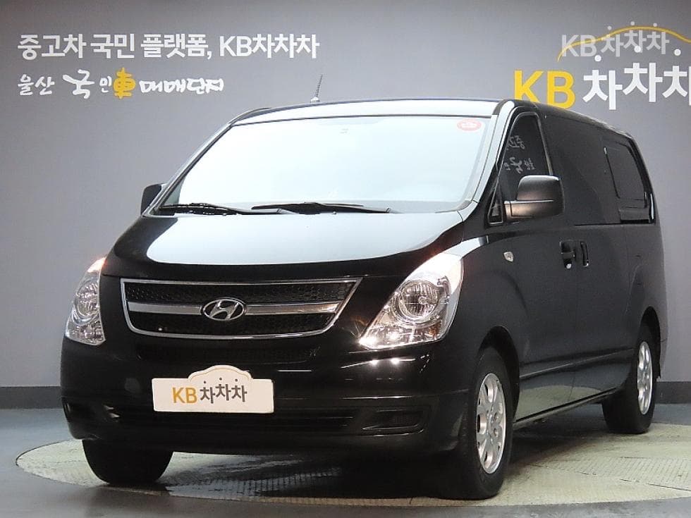 Hyundai Grand Starex 5-seater Van CVX Deluxe - Image 1