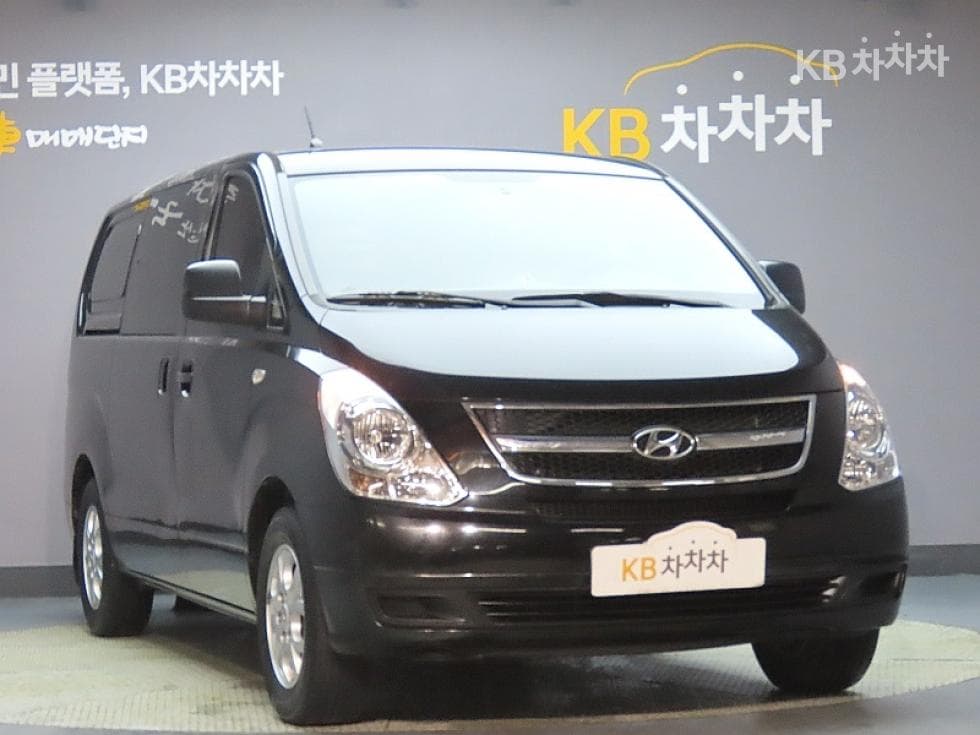 Hyundai Grand Starex5-seater Van CVX Deluxe - 3