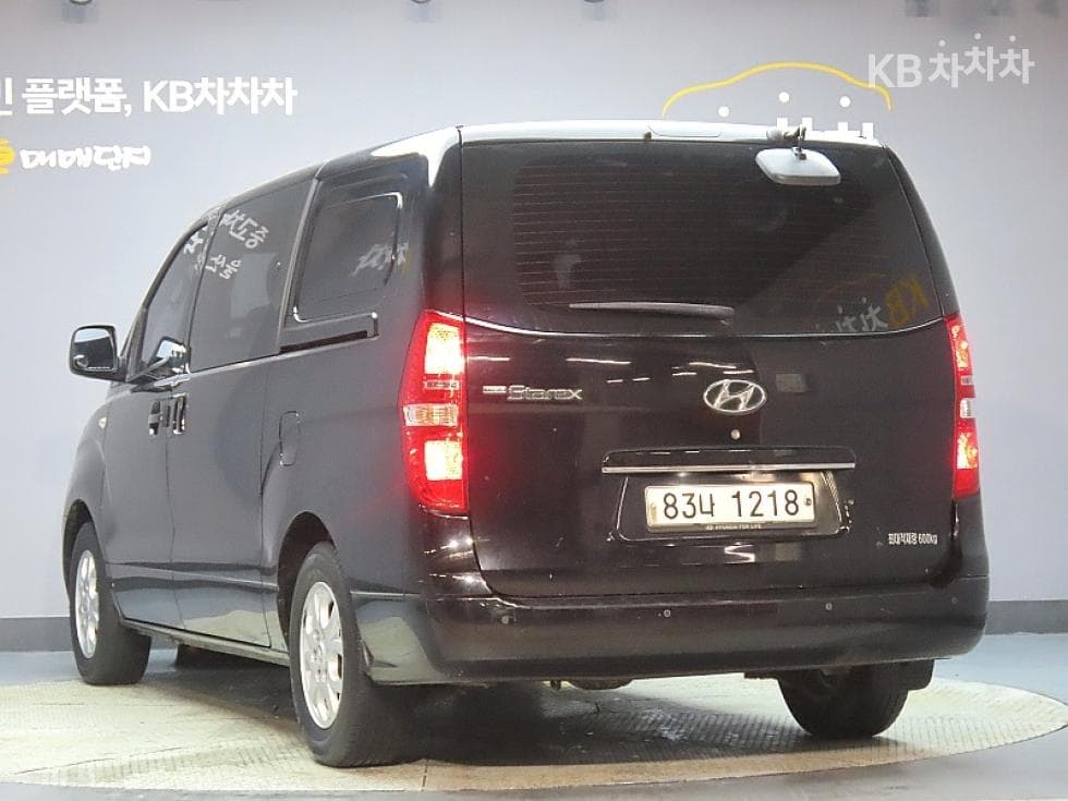Hyundai Grand Starex5-seater Van CVX Deluxe - 4