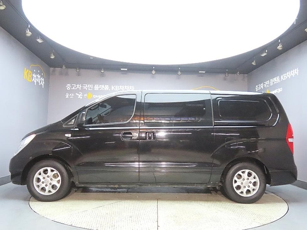 Hyundai Grand Starex5-seater Van CVX Deluxe - 5