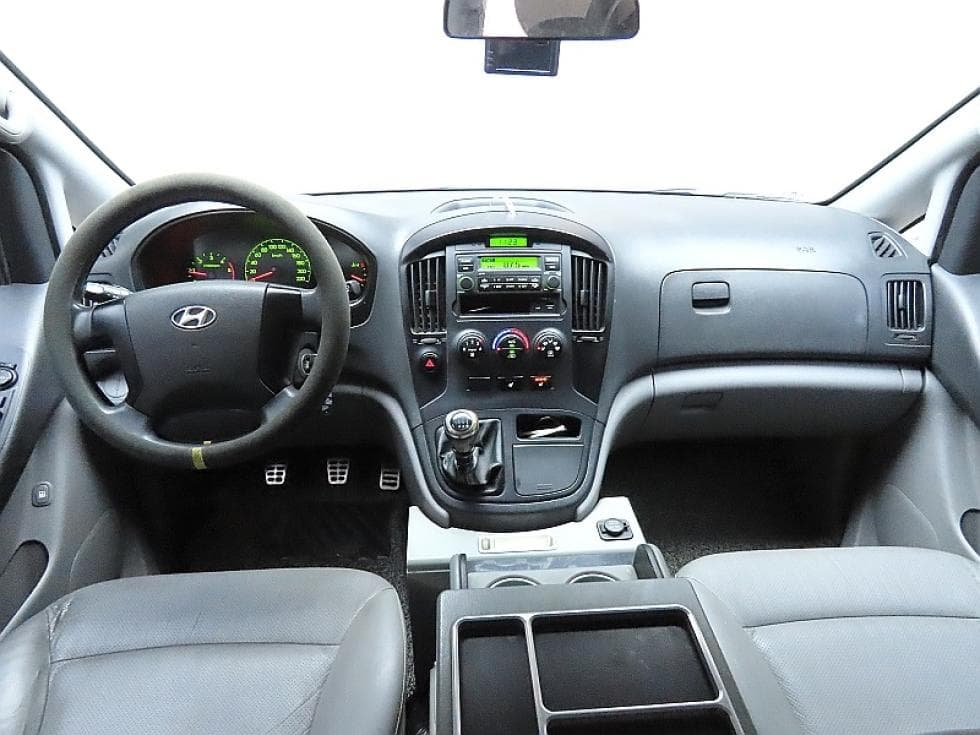 Hyundai Grand Starex5-seater Van CVX Deluxe - 6