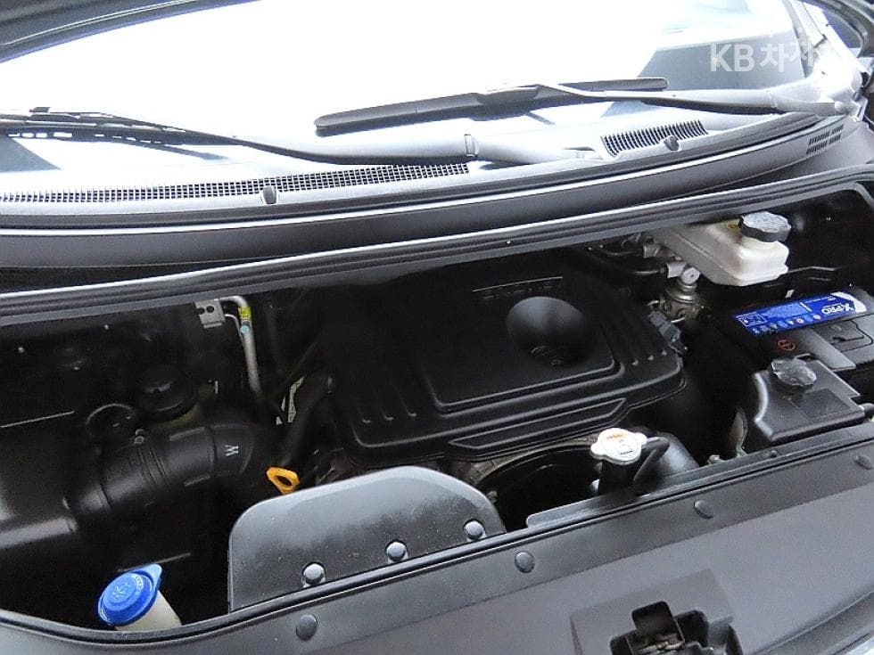 Hyundai Grand Starex5-seater Van CVX Deluxe - 7