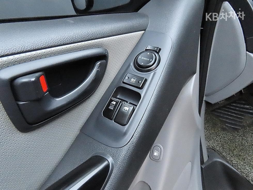 Hyundai Grand Starex5-seater Van CVX Deluxe - 14