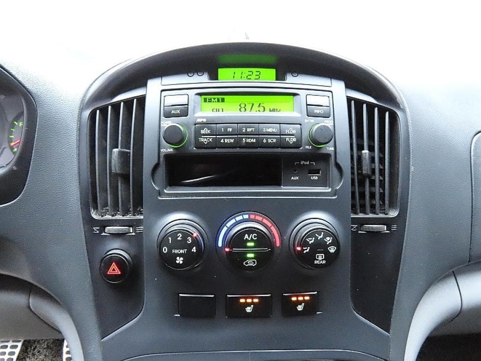 Hyundai Grand Starex5-seater Van CVX Deluxe - 16