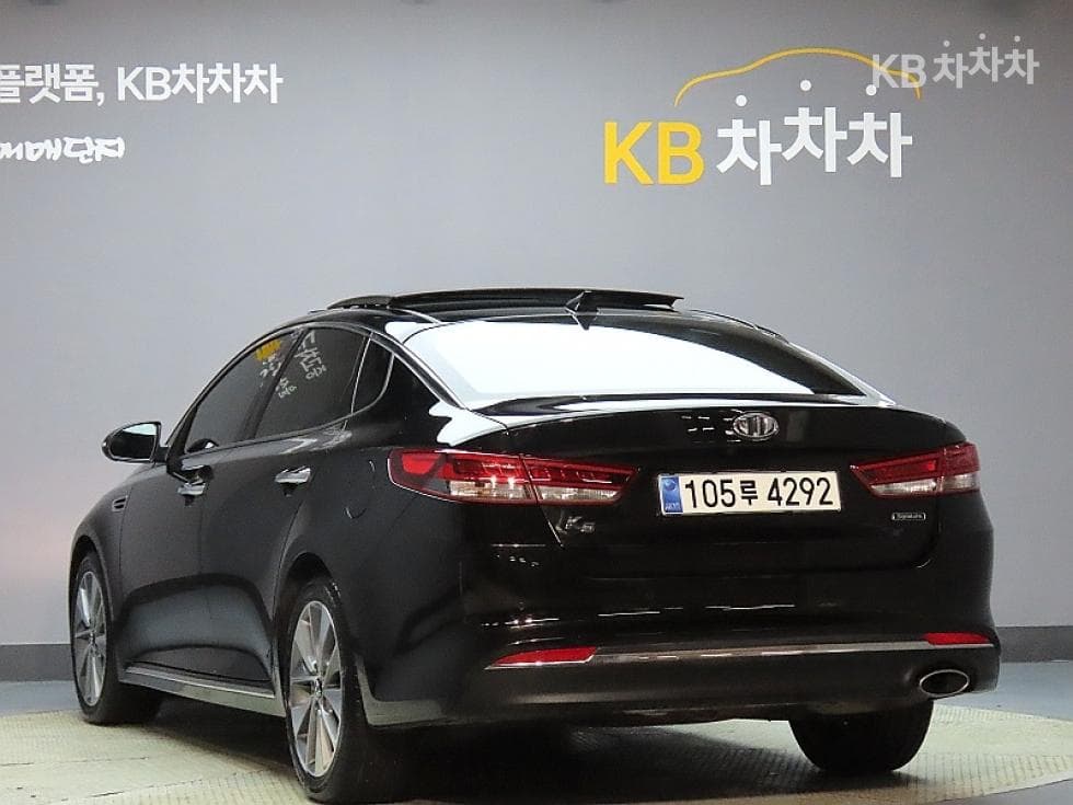 Kia K5 Second generation2.0 Gasoline SX Signature - 4