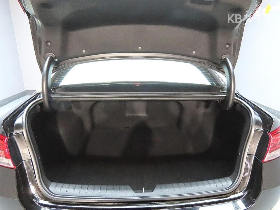 Kia K5 Second generation2.0 Gasoline SX Signature - 19