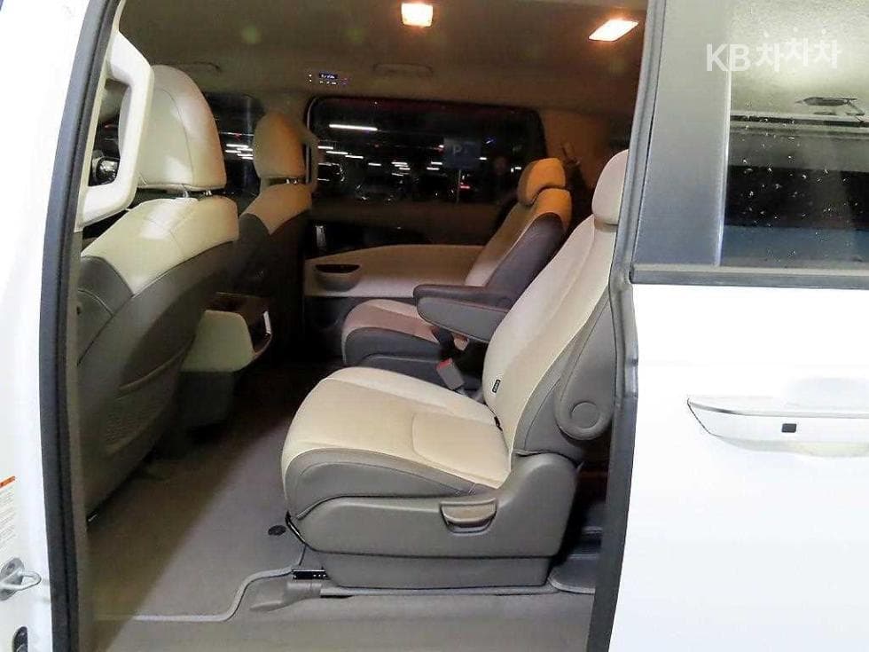 Kia Carnival 4th generationD2.2 9-seater Prestige - 7