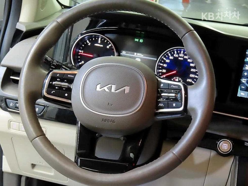 Kia Carnival 4th generationD2.2 9-seater Prestige - 8