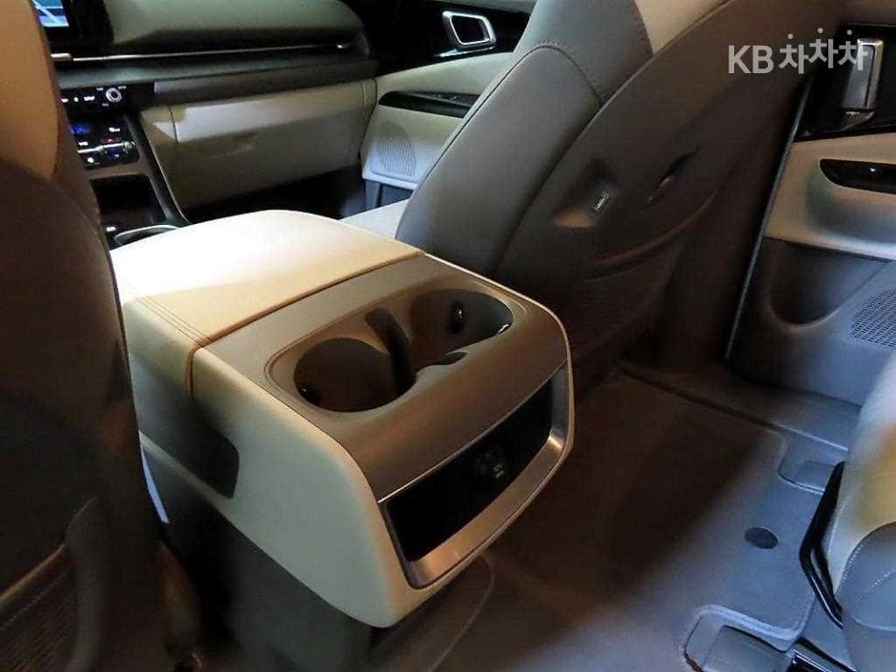 Kia Carnival 4th generationD2.2 9-seater Prestige - 15