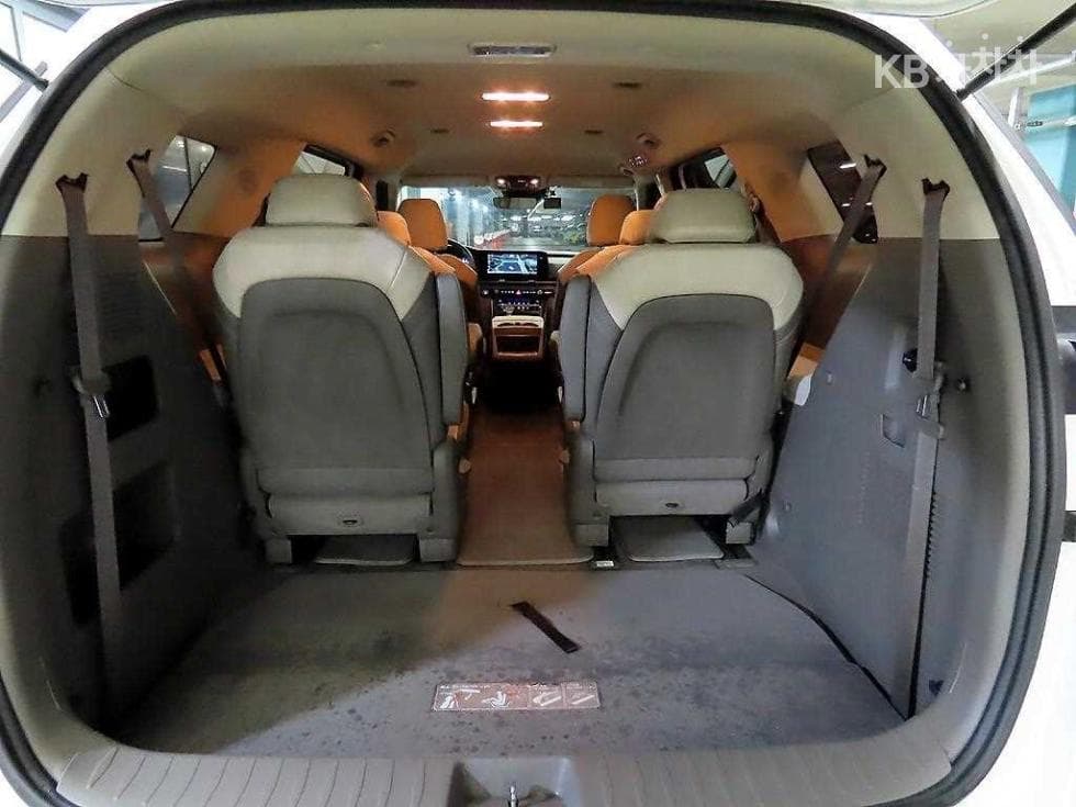 Kia Carnival 4th generationD2.2 9-seater Prestige - 16