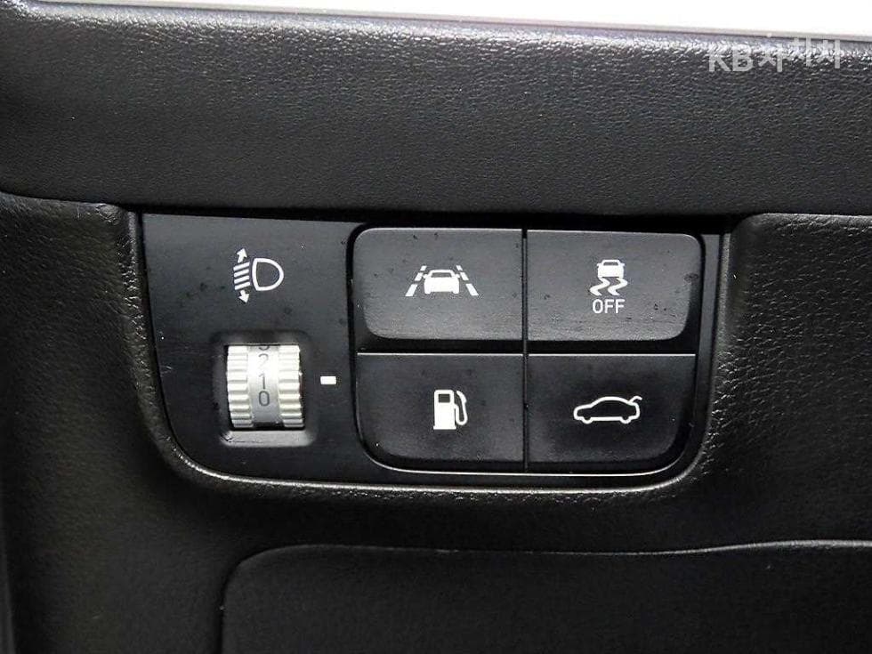 Hyundai The New (facelift) Grandeur (Azera)2.5 Premium 초이스 - 14