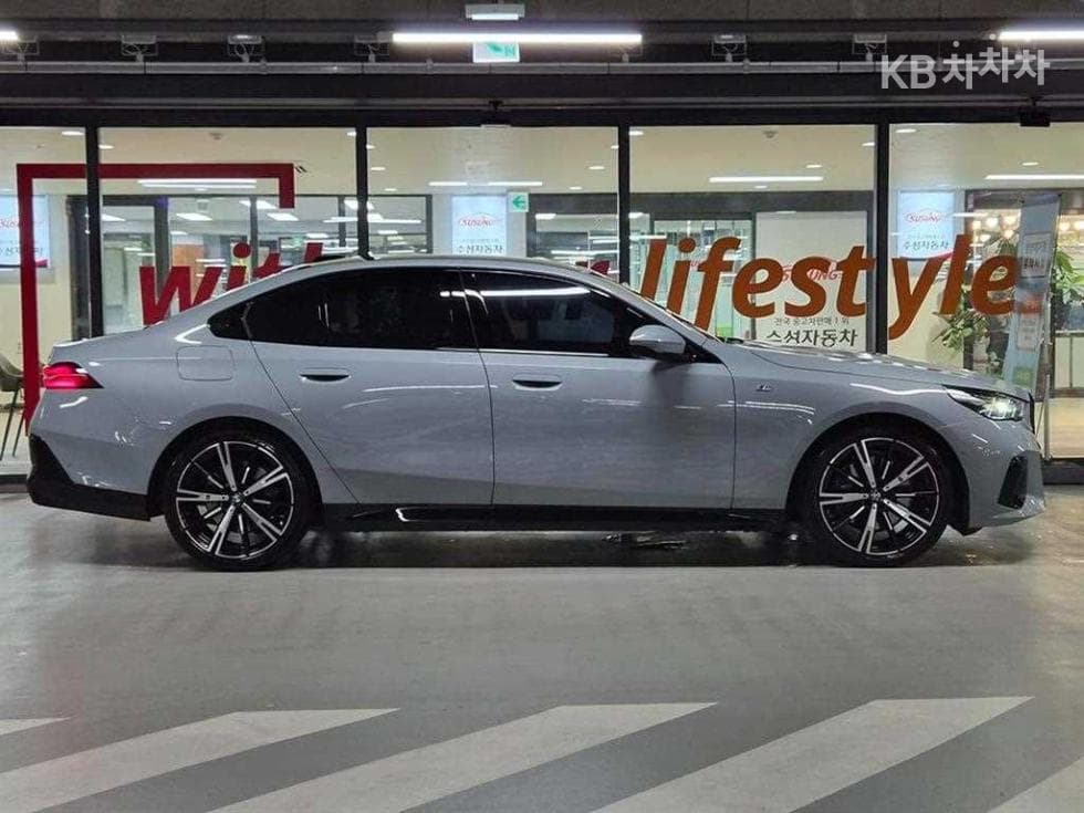 BMW New5 Series(G60)530i xDrive M Sport - 3