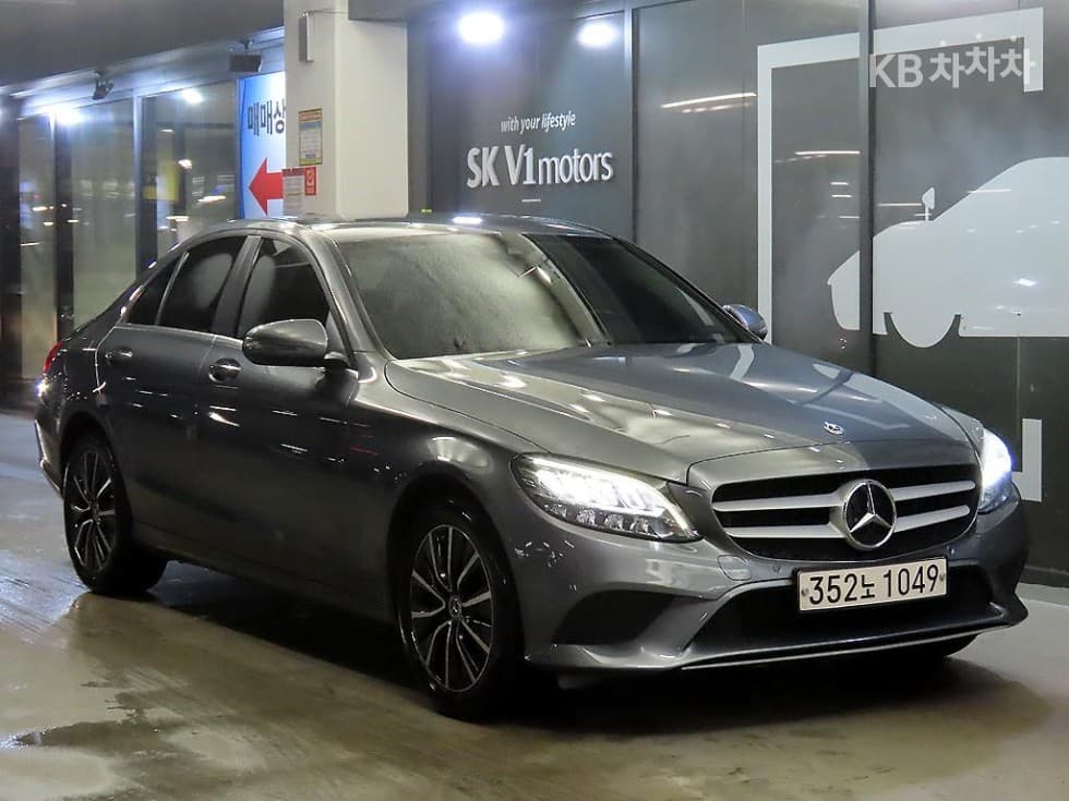 Mercedes-Benz The New (фейслифт) C-Клас C200 W205(14~) - Image 1