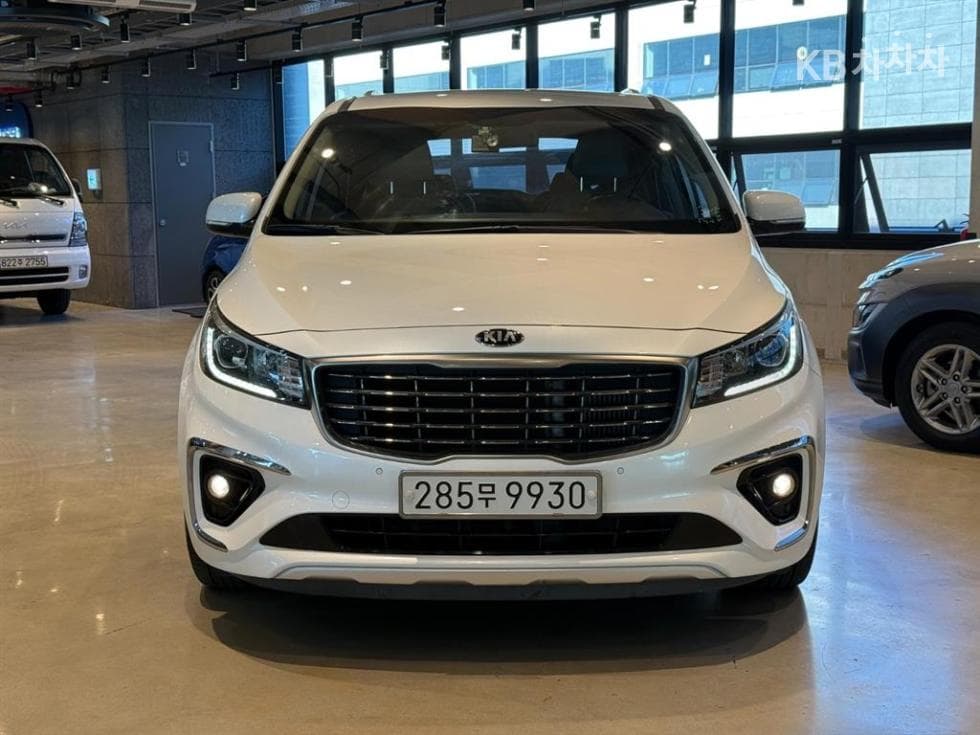 Kia The New (facelift) Carnival9-seater 2.2 Diesel Luxury - 2