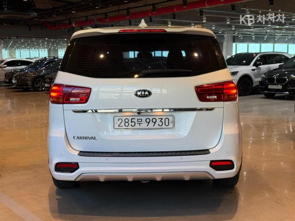 Kia The New (facelift) Carnival9-seater 2.2 Diesel Luxury - 3