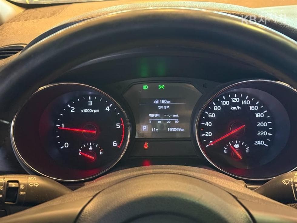 Kia The New (facelift) Carnival9-seater 2.2 Diesel Luxury - 8