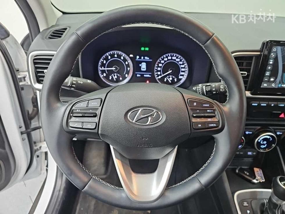 Hyundai VenueGasoline 1.6 Modern Plus - 9