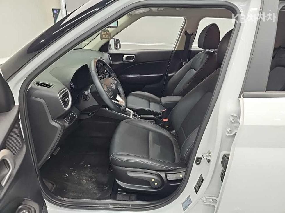 Hyundai VenueGasoline 1.6 Modern Plus - 11