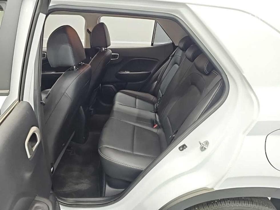 Hyundai VenueGasoline 1.6 Modern Plus - 12