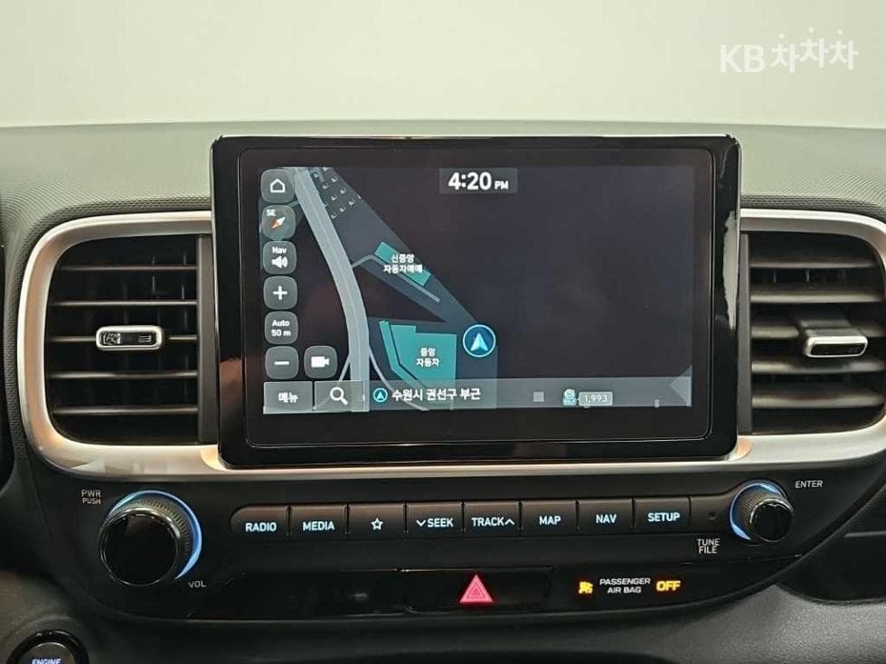 Hyundai VenueGasoline 1.6 Modern Plus - 13