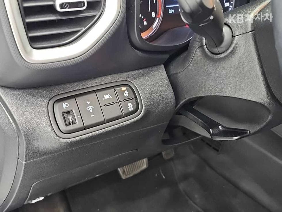 Hyundai VenueGasoline 1.6 Modern Plus - 16