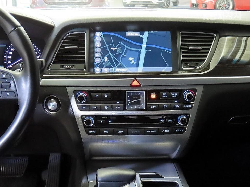 Genesis G803.8 GDI AWD Prestige - 11