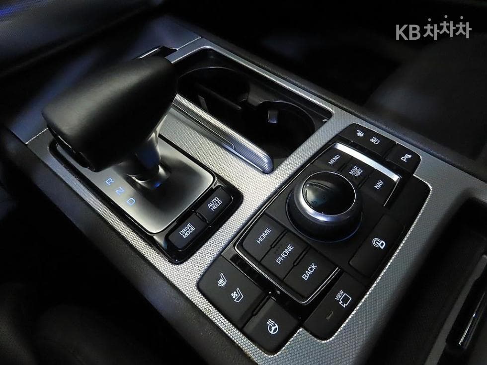 Genesis G803.8 GDI AWD Prestige - 12