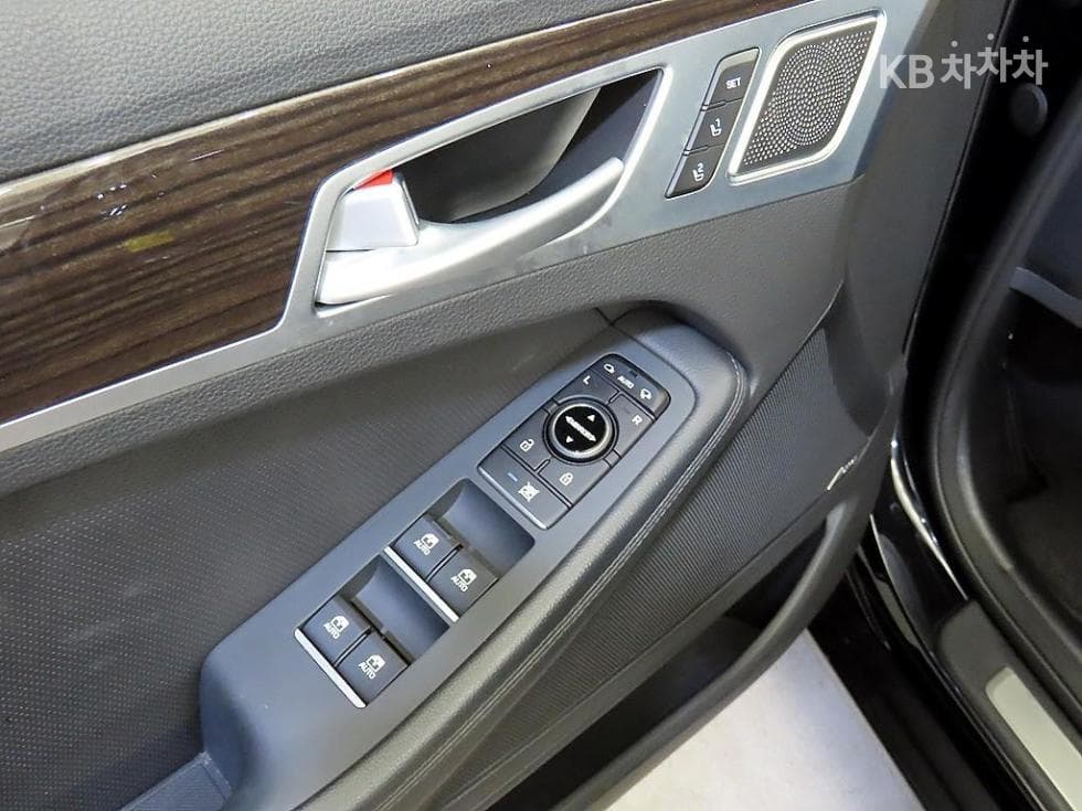 Genesis G803.8 GDI AWD Prestige - 13