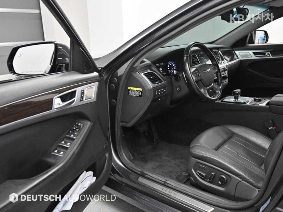 Genesis G803.3 GDI AWD Prestige - 11