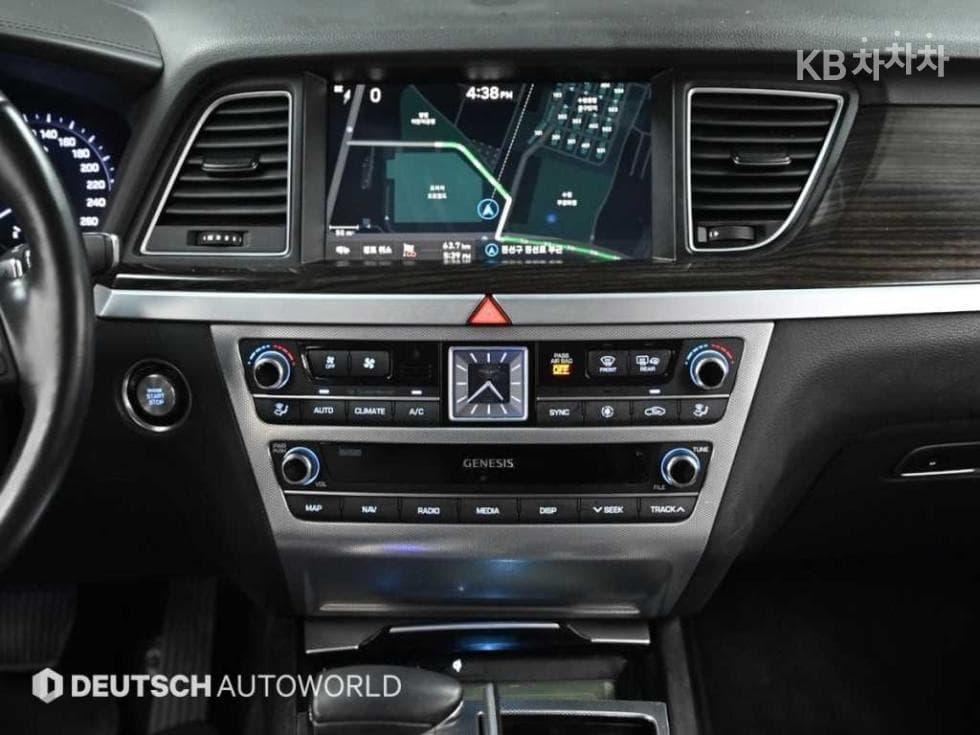 Genesis G803.3 GDI AWD Prestige - 14