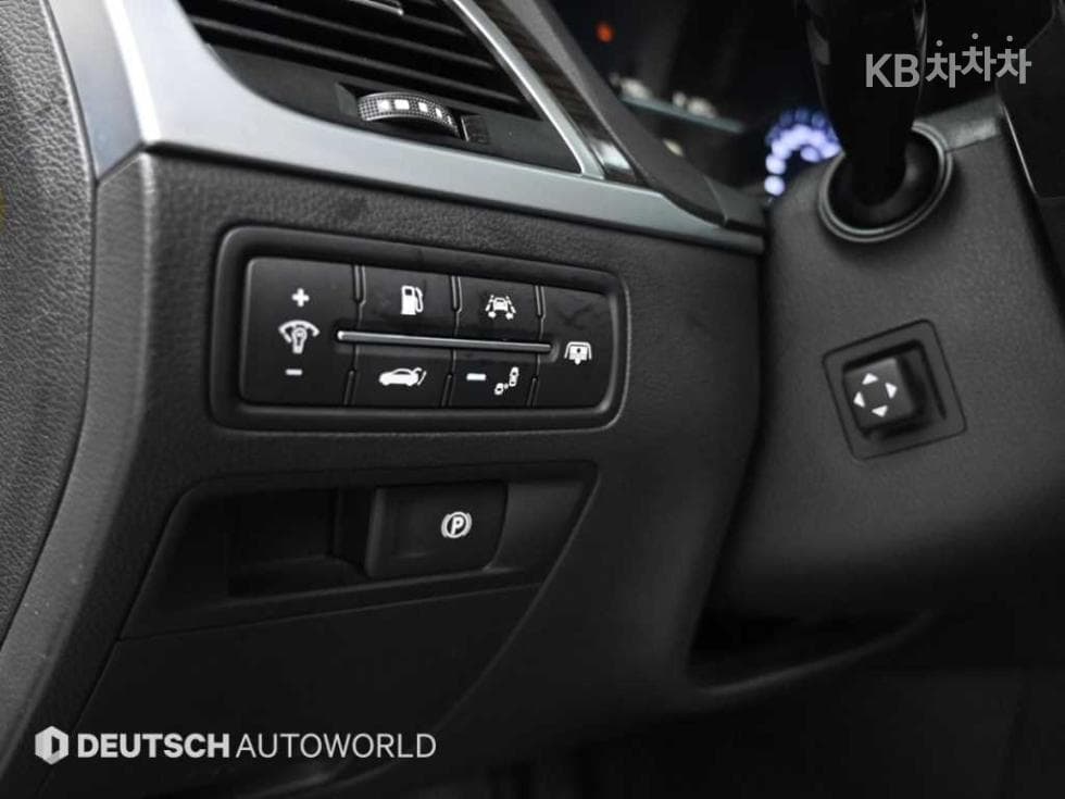 Genesis G803.3 GDI AWD Prestige - 17