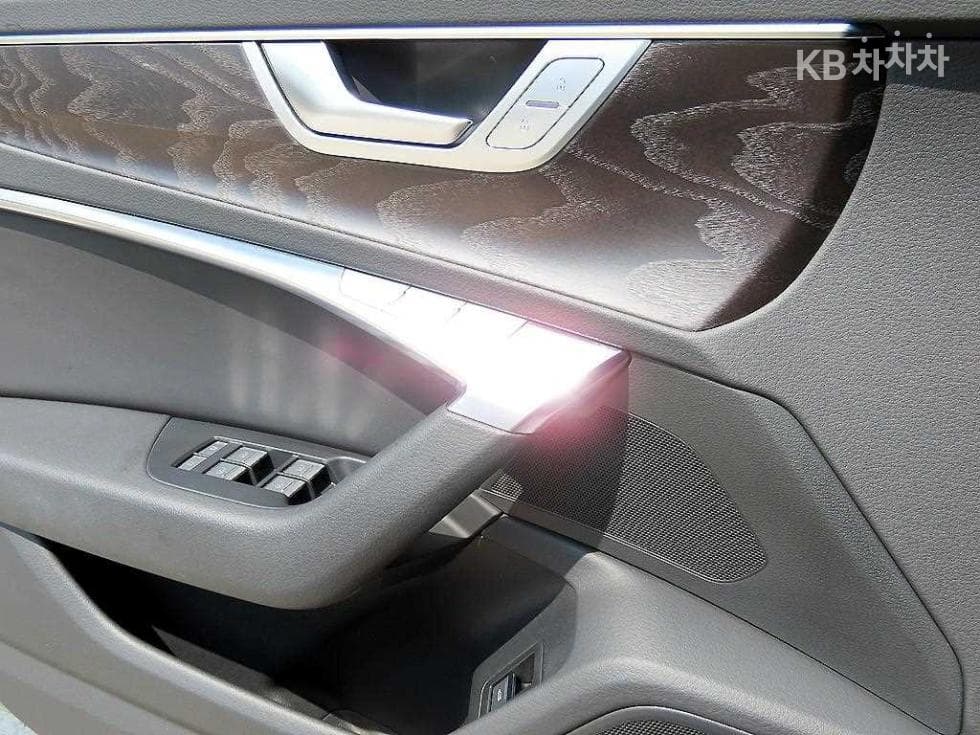 Ауди A6(C8)45 TFSI Quattro Premium - 12