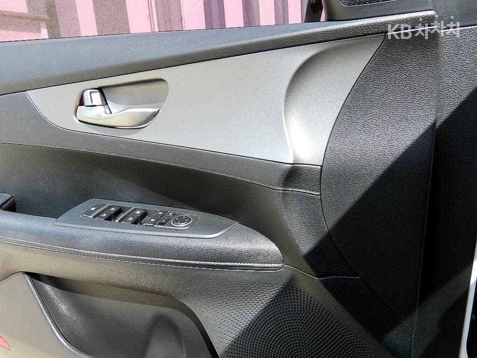 Kia All New K31.6 Gasoline Prestige - 11