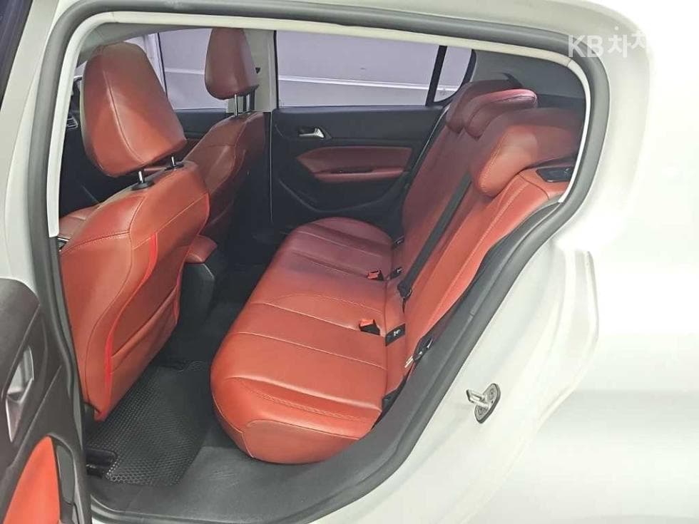 Peugeot 308 Второ поколение1.6 BlueHDi 악티브 - 12