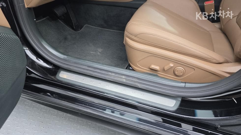 Хюндай Ди Всеново Grandeur (Azera)2.5L бензин 2WD Premium - 21